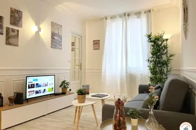 Télévision ou salle de divertissement dans l'établissement Le Palais des Glaces - Port de Plaisance