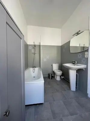 Salle de bains dans l'établissement Les Maisons d'Auré