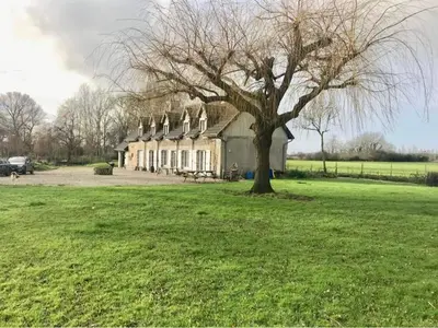 Jardin de l'établissement Le Taut 44 - chambre Omaha - salle de bains partagée