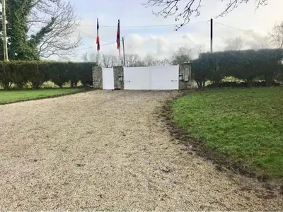 Jardin de l'établissement Le Taut 44 - chambre Omaha - salle de bains partagée