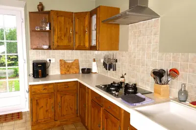 Cuisine ou kitchenette dans l'établissement Le Gîte des Violettes