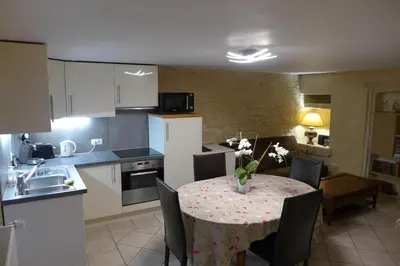 Cuisine ou kitchenette dans l'établissement Le Petit Fort