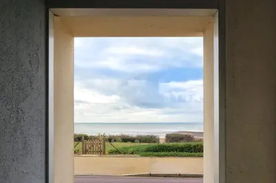 Vue générale sur la mer ou vue sur la mer prise depuis l'appartement