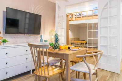 Télévision ou salle de divertissement dans l'établissement Joyful tiny house seaside