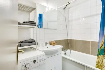 Salle de bains dans l'établissement Château Turgot Gîtes