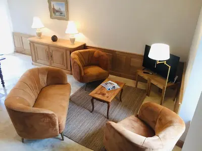 Coin salon dans l'établissement Maison chic proche du Mont Saint Michel