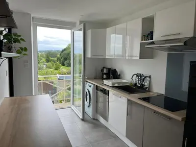 Cuisine ou kitchenette dans l'établissement La maison du lac