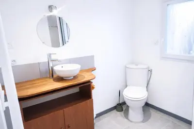 Salle de bains dans l'établissement Maison Cosy proche Plage - Cour & Parkings