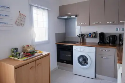 Cuisine ou kitchenette dans l'établissement Maison Cosy proche Plage - Cour & Parkings