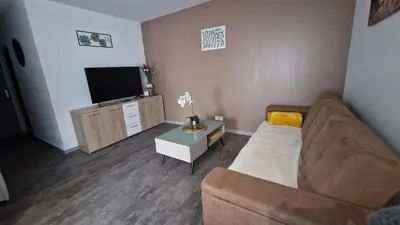 Télévision ou salle de divertissement dans l'établissement Maison le palmier