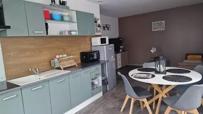 Cuisine ou kitchenette dans l'établissement Maison le palmier