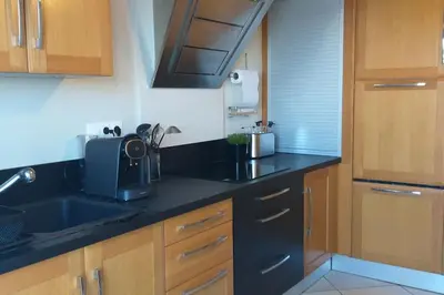 Cuisine ou kitchenette dans l'établissement Vue exceptionnelle en front de mer, 8 personnes