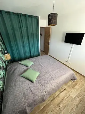 Un ou plusieurs lits dans un hébergement de l'établissement superbe appartement en bord de mer