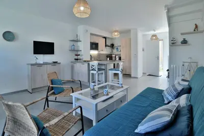 Cuisine ou kitchenette dans l'établissement Les Flots de Port Mer Maison tout confort pour 4 pers avec jardinet à Port Mer à Cancale à 5 min à pied de la plage Côte d'Emeraude, Ille et Vilaine, Bretagne