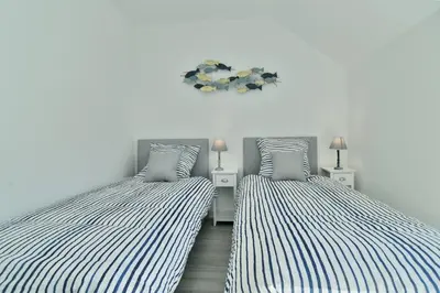 Un ou plusieurs lits dans un hébergement de l'établissement Les Flots de Port Mer Maison tout confort pour 4 pers avec jardinet à Port Mer à Cancale à 5 min à pied de la plage Côte d'Emeraude, Ille et Vilaine, Bretagne