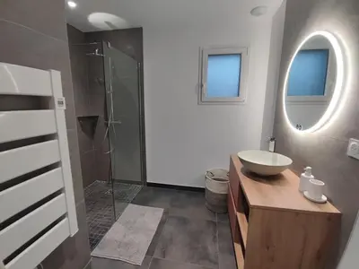 Salle de bains dans l'établissement Chez Mémère