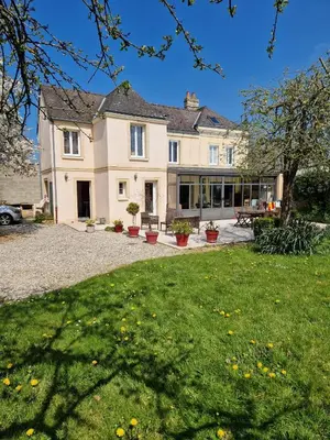 Jardin de l'établissement 1 chambre 2 personnes dans une maison avec jardin proche centres d'intérêt et commerces