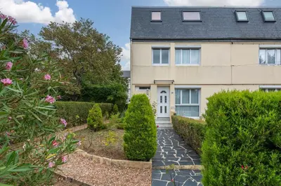Jardin de l'établissement Maison familiale avec jardin - 5 chambres