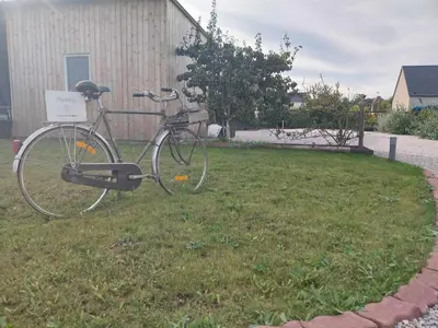 Vélo sur le terrain de l'établissement Le clos pommiers ou dans les environs