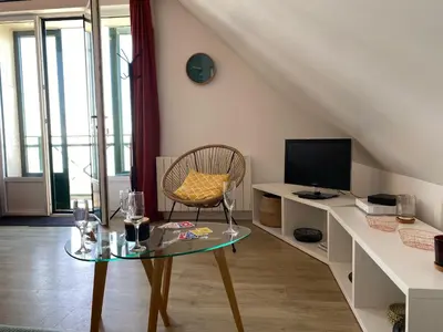 Télévision ou salle de divertissement dans l'établissement Alizée
