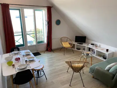 Télévision ou salle de divertissement dans l'établissement Alizée