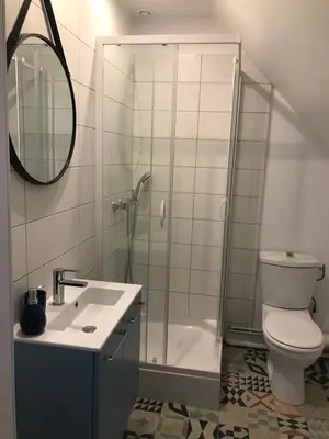 Salle de bains dans l'établissement En plein cœur de Port en Bessin - Côté Mer