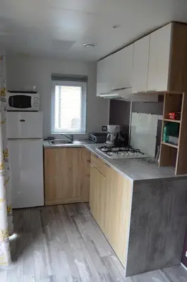 Cuisine ou kitchenette dans l'établissement Riva Bella chez Caraphou