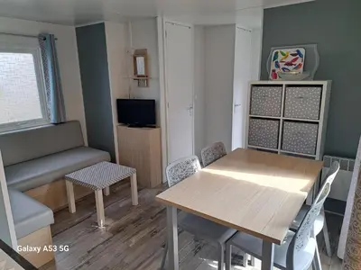 Télévision ou salle de divertissement dans l'établissement RIVA BELLA Lodge 171