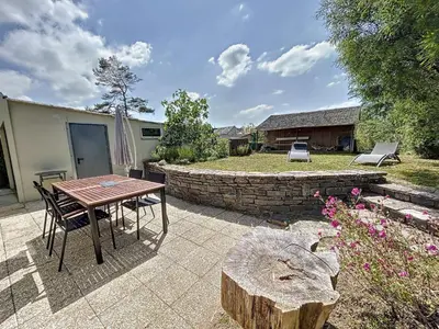Jardin de l'établissement Maison de vacances à 350m de la plage avec jardin, véranda et Wi-Fi gratuit - FR-1-361-525