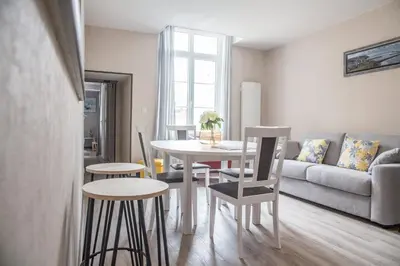Coin salon dans l'établissement Le nid Saint Jean appartement au coeur de la ville