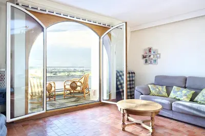 Coin salon dans l'établissement L'Abri du Repos - Appt vue sur le port