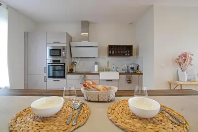 Cuisine ou kitchenette dans l'établissement Le Jardin De Marie