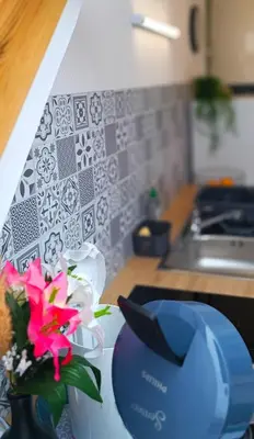 Cuisine ou kitchenette dans l'établissement Studio Tout équipé en Hyper-Centre avec Parking Privé et Gratuit - Vue sur la Ville et Château de Caen