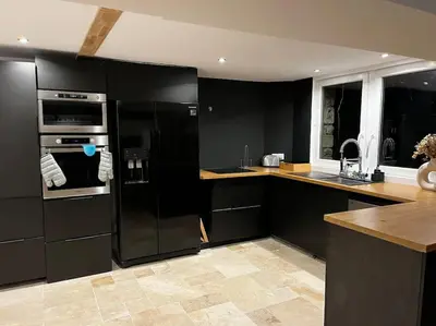 Cuisine ou kitchenette dans l'établissement Maison avec cheminée ancienne - Proche Cabourg
