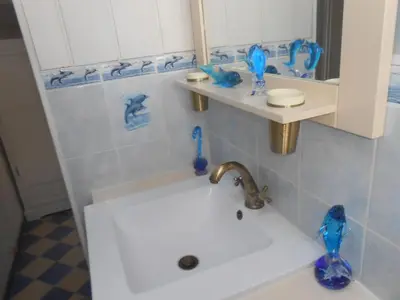 Salle de bains dans l'établissement Les Gîtes Cancalais