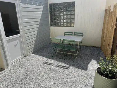 Balcon ou terrasse dans l'établissement appartement 50 mètres de la mer