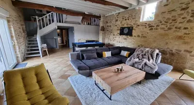Coin salon dans l'établissement Chambre Colomby Kaabi