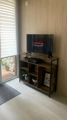 Télévision ou salle de divertissement dans l'établissement Tiny House à 10min du Mont Saint Michel