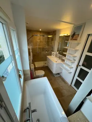 Salle de bains dans l'établissement Maison port guillaume