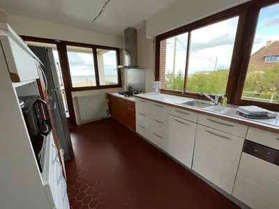 Cuisine ou kitchenette dans l'établissement Villa d'architecte - Les Pieds dans l'Eau