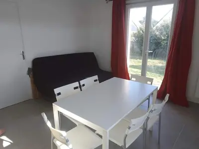 Coin salon dans l'établissement Tipi des dunes