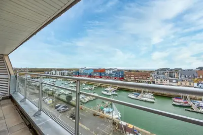 Balcon ou terrasse dans l'établissement Un Balcon sur le Port - Place de parking