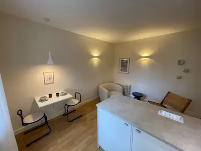 Coin salon dans l'établissement Ajania, Appt avec parking et petit jardin privé