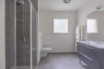 Salle de bains dans l'établissement L'Edulis - A 100m de la plage et parking privé