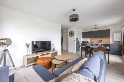 Télévision ou salle de divertissement dans l'établissement L'Edulis - A 100m de la plage et parking privé