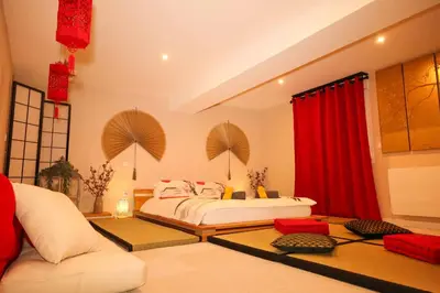 Un ou plusieurs lits dans un hébergement de l'établissement Le Jade Rouge - Love Gîte Japonais en Normandie