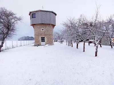 L'établissement Le vieux Moulin de Pierre en hiver