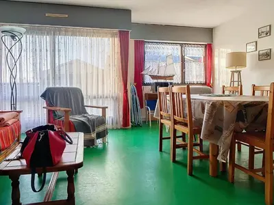 Coin salon dans l'établissement Duplex proche mer avec 8 couchages et parking - FR-1-746-17