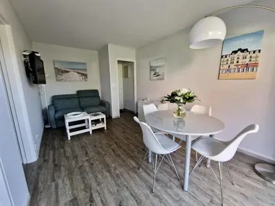 Coin salon dans l'établissement Rez-de-jardin bord de mer