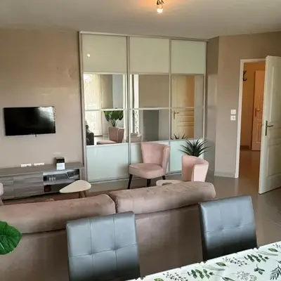 Appartement Moderne près de la Plage et du Centre - 2 Chambres